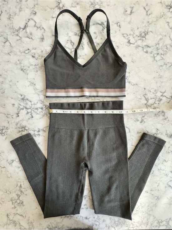 SPANX Pants - (EUC) SPANX Soft Stretch Seamless Workout Set 🫒 S/XS